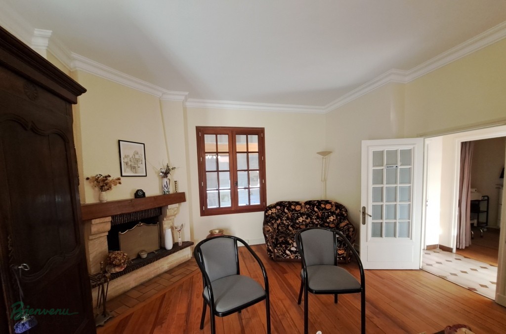 Belle maison de ville en pierres jaunes sur caves, de 140 m² habitables sur 2 niveaux