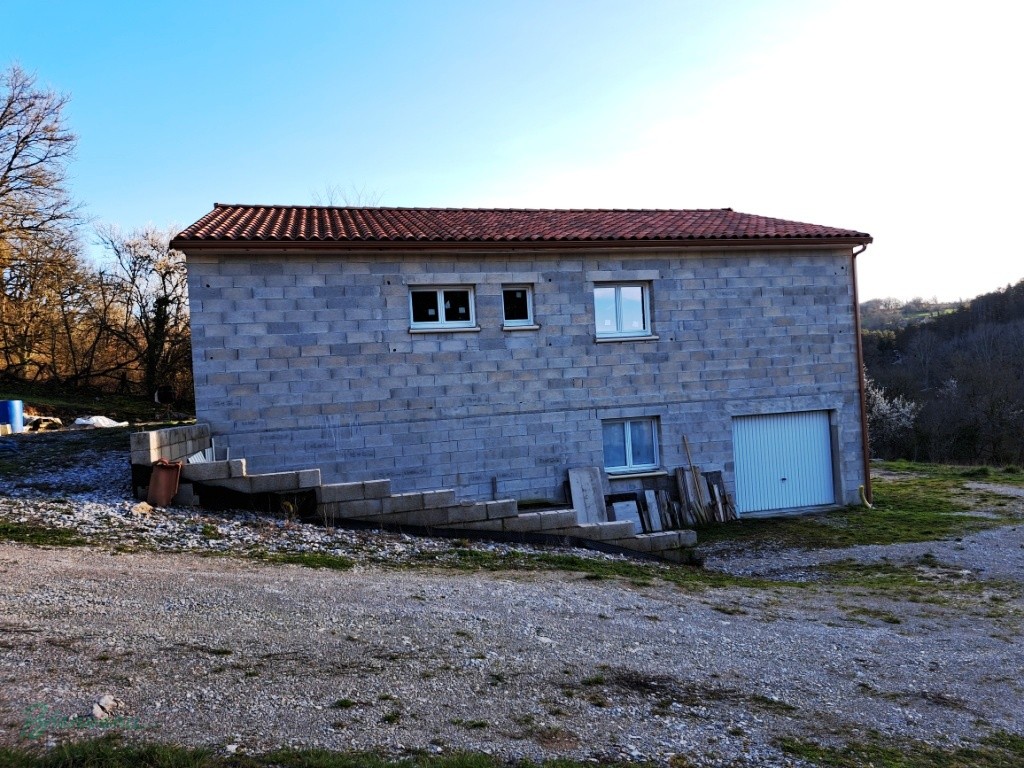 Maison hors d’air/hors d’eau sur sous-sol, à finir d’aménager