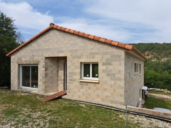 Maison hors d’air/hors d’eau sur sous-sol, à finir d’aménager