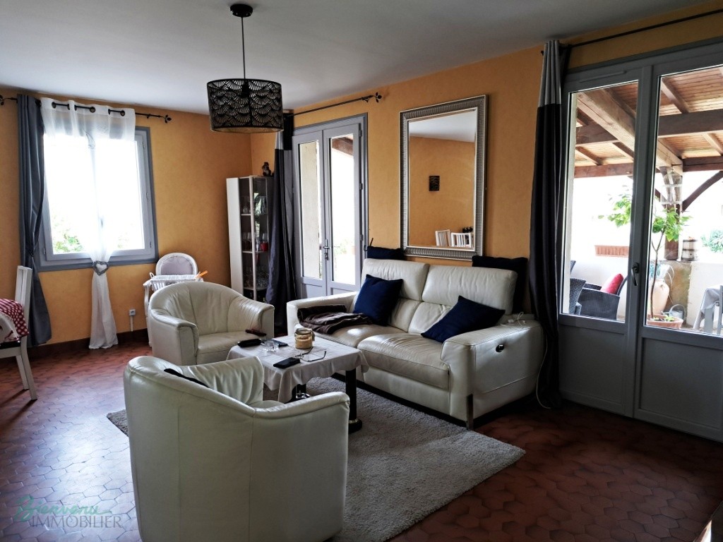 Jolie maison de plain-pied, d’environ 100 m² habitables, avec terrasse couverte, véranda,