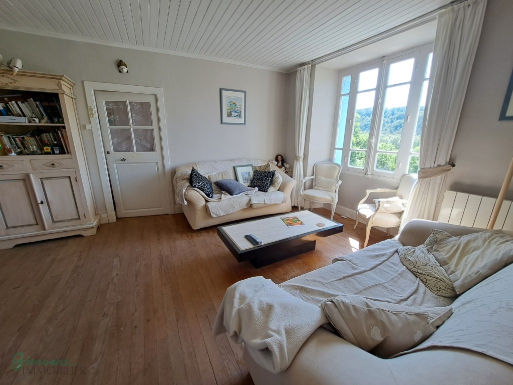 Ancienne maison en pierre crépie d’environ 112 m² habitables