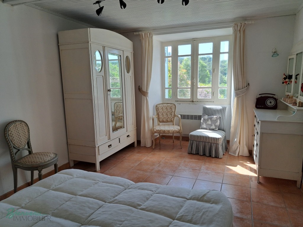 Ancienne maison en pierre crépie d’environ 112 m² habitables