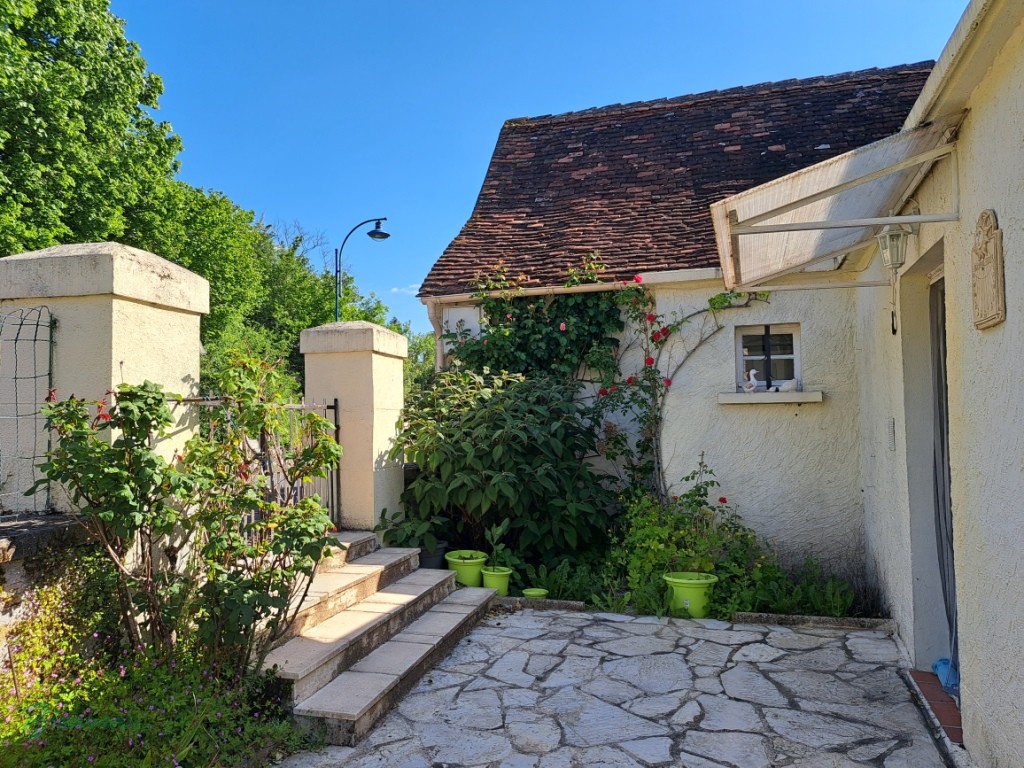 Ancienne maison en pierre crépie d’environ 112 m² habitables