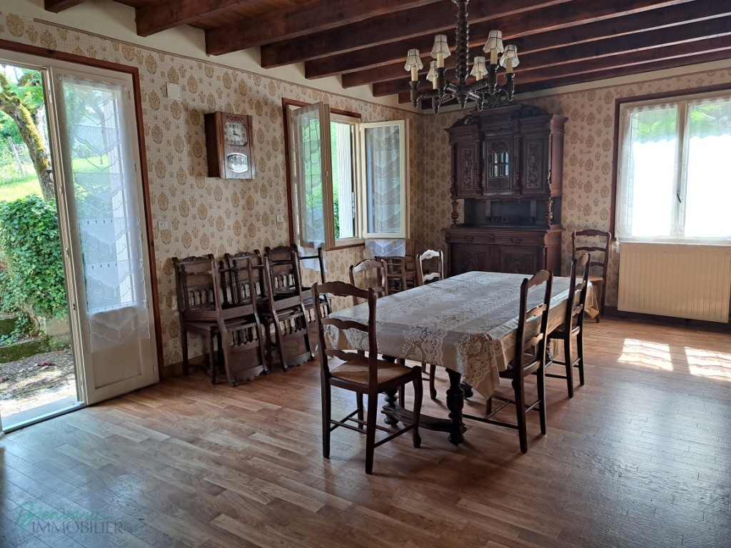Ensemble en pierre à rénover constitué d’une ancienne maison avec pigeonnier et agrandissement de 1970