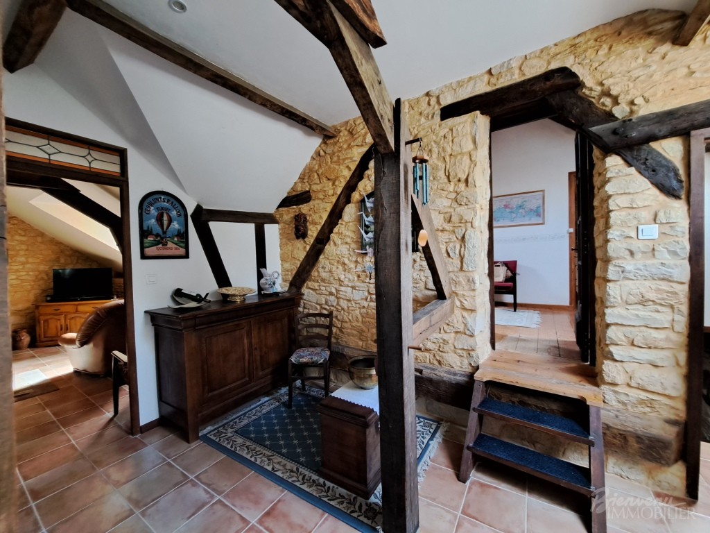 Jolie Maison ancienne en pierre d’environ 145 m² habitables