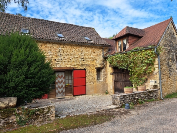 Jolie Maison ancienne en pierre d’environ 145 m² habitables