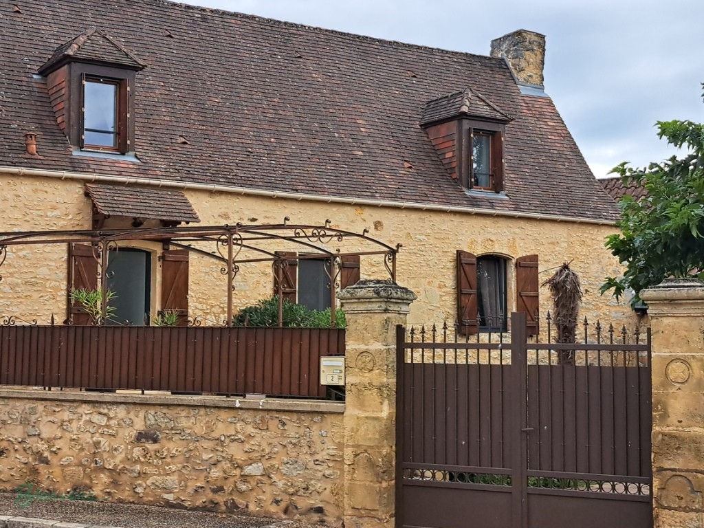 Jolie maison en pierre tout confort, d’environ 100 m² habitables