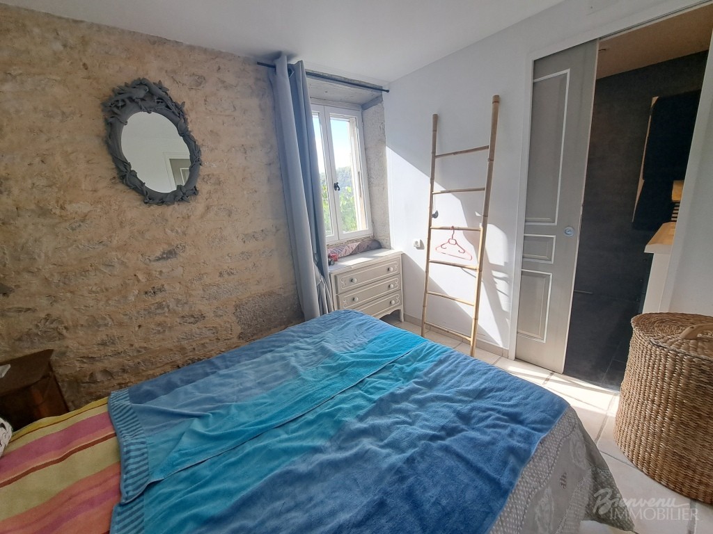 Maison en pierre de 1723 avec belles vues, d’environ 90 m² au sol,