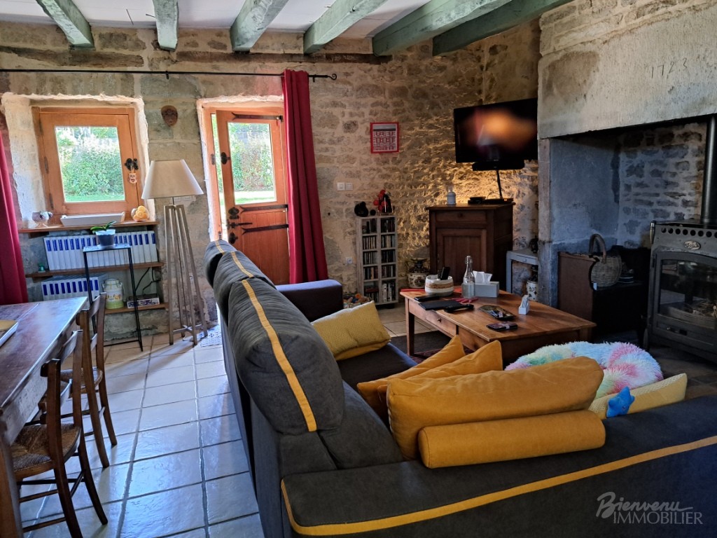 Maison en pierre de 1723 avec belles vues, d’environ 90 m² au sol,