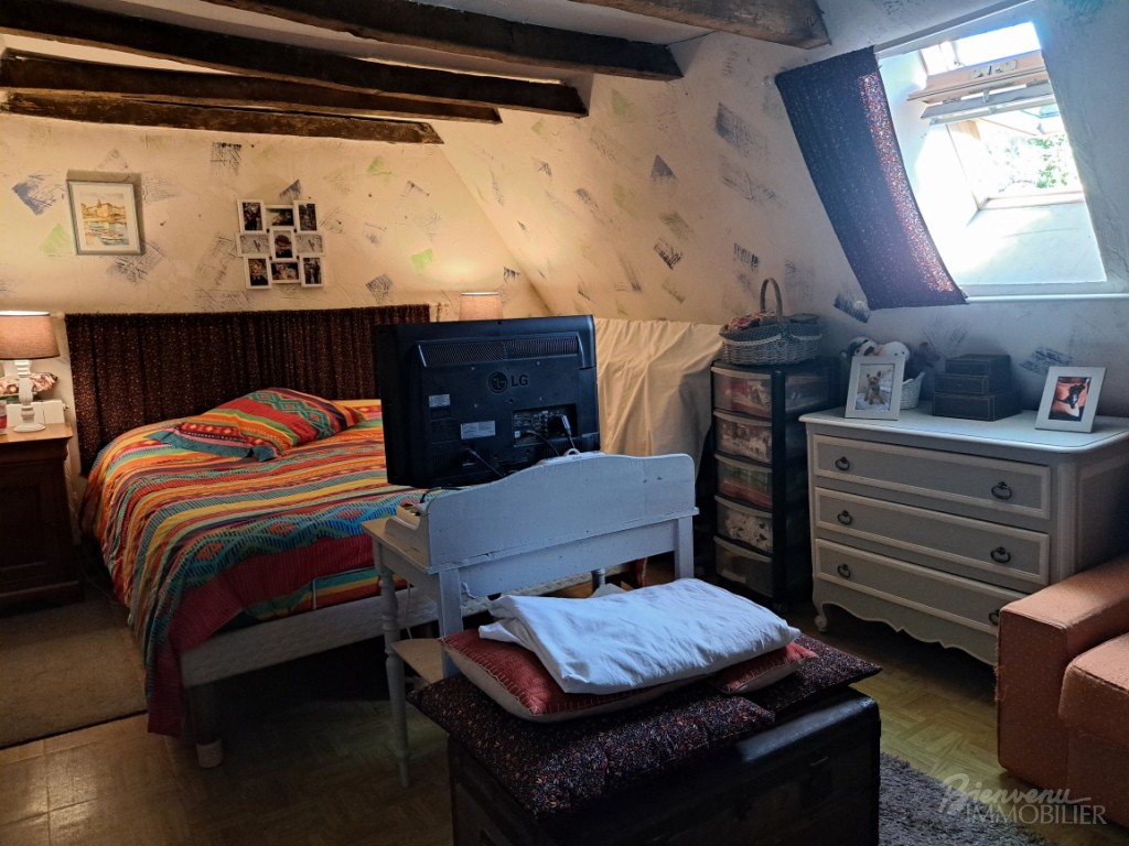Maison en pierre de 1723 avec belles vues, d’environ 90 m² au sol,