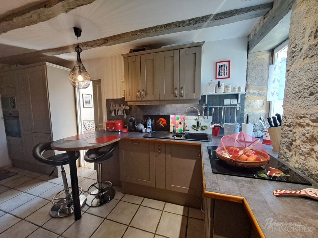 Maison en pierre de 1723 avec belles vues, d’environ 90 m² au sol,