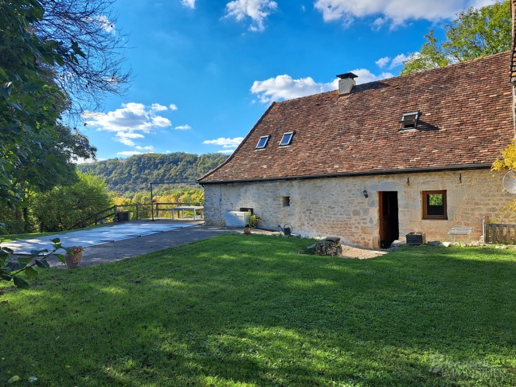 Maison en pierre de 1723 avec belles vues, d’environ 90 m² au sol,