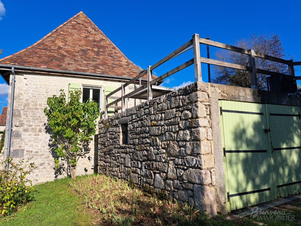 Maison en pierre de 1723 avec belles vues, d’environ 90 m² au sol,