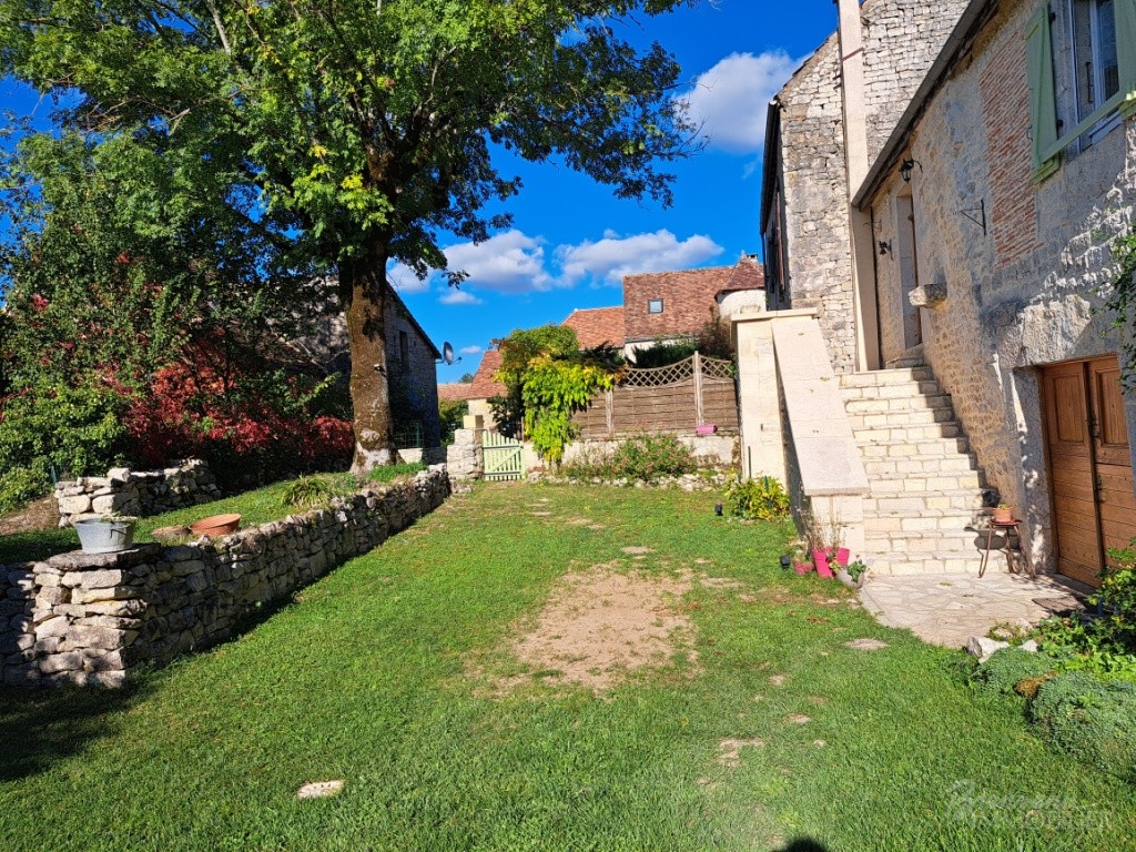 Maison en pierre de 1723 avec belles vues, d’environ 90 m² au sol,