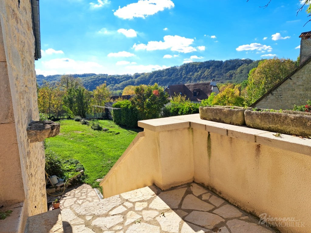 Maison en pierre de 1723 avec belles vues, d’environ 90 m² au sol,