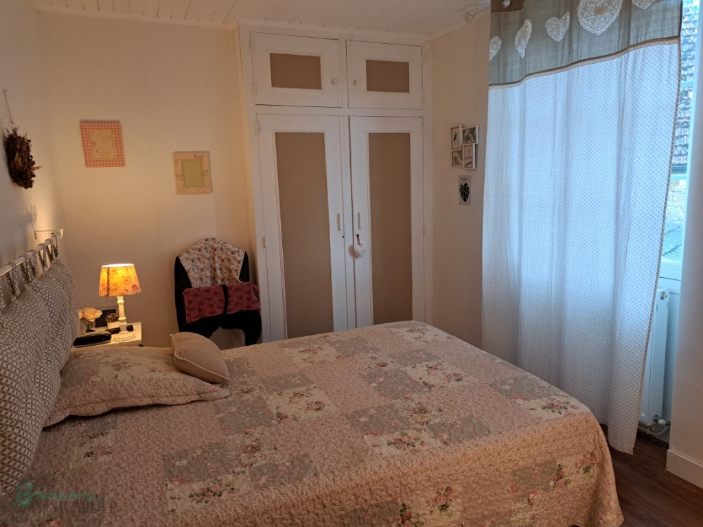 Charmante maison en pierre ancienne, d’environ 90 m² habitables sur 2 niveaux