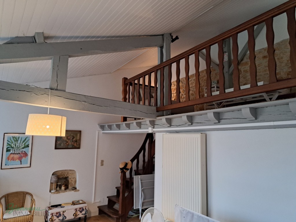 Charmante maison en pierre ancienne, d’environ 90 m² habitables sur 2 niveaux
