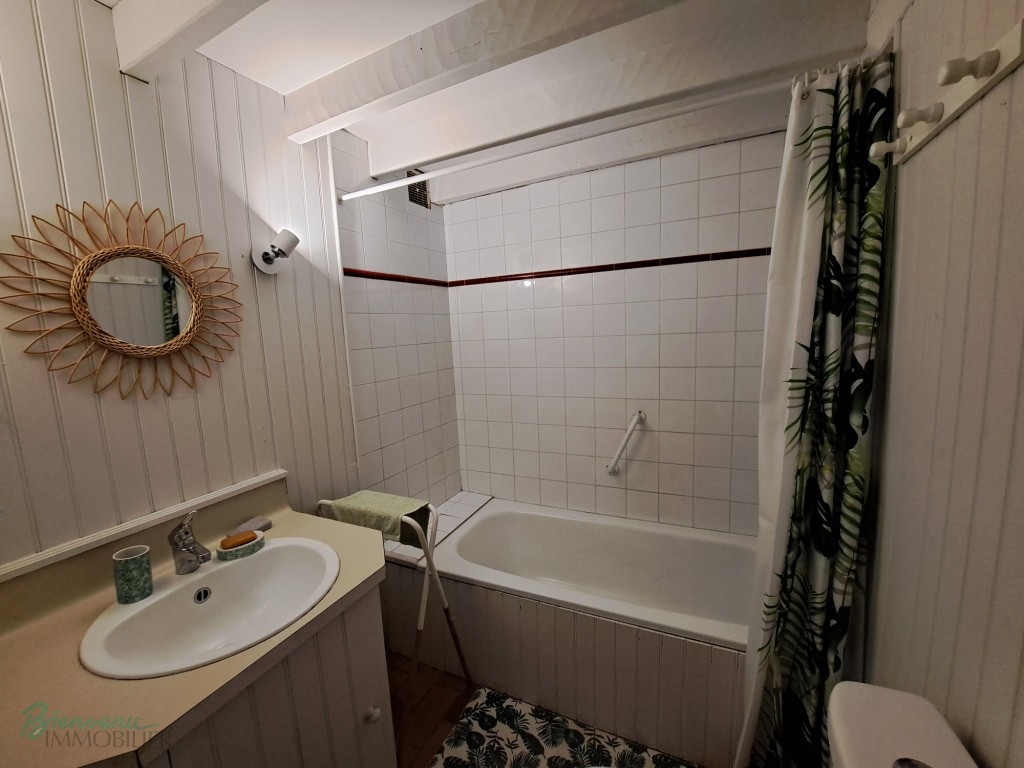 Charmante maison en pierre ancienne, d’environ 90 m² habitables sur 2 niveaux