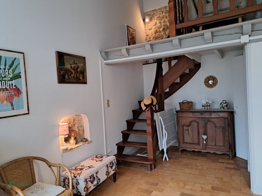 Charmante maison en pierre ancienne, d’environ 90 m² habitables sur 2 niveaux