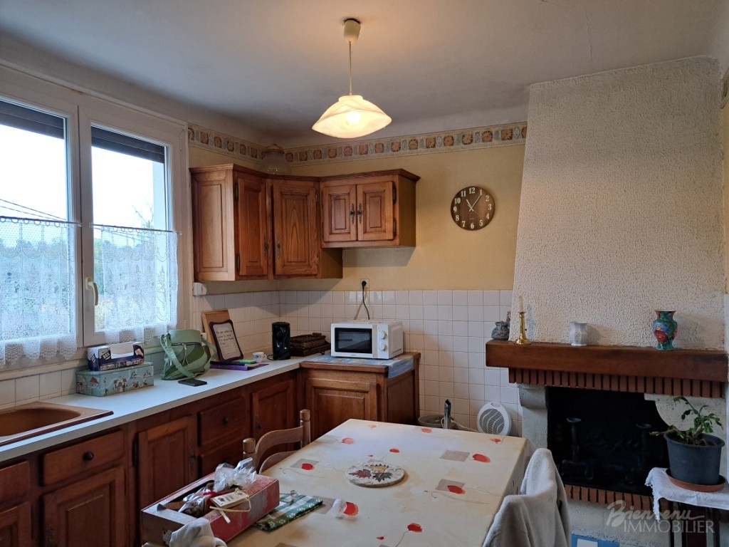Maison des années 60, avec belles vues, d’environ 90 m² habitables sur 2 niveaux à rénover