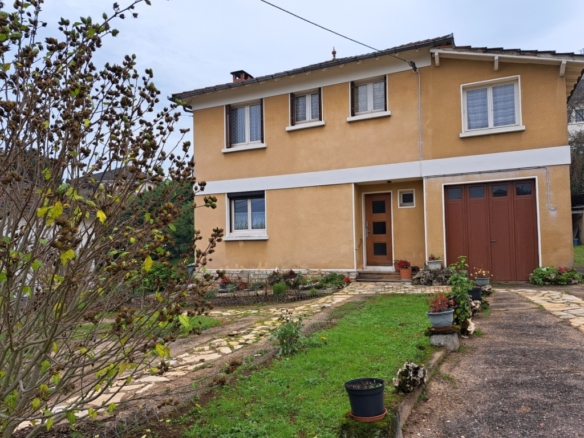 Maison des années 60, avec belles vues, d’environ 90 m² habitables sur 2 niveaux à rénover