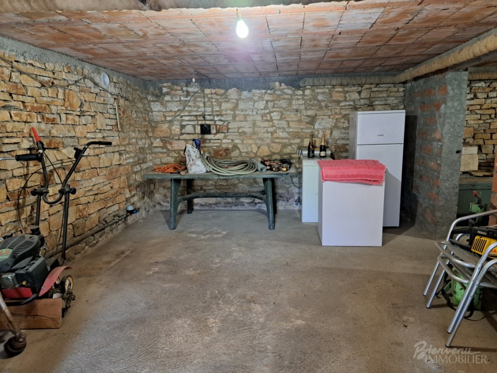 Maison d’habitation à rénover avec véranda, d’environ 80 m² sur sous-sol