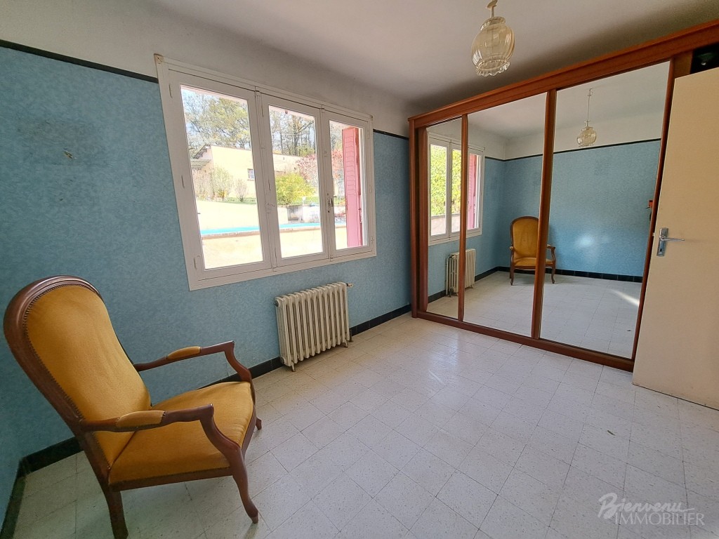 Maison d’habitation à rénover avec véranda, d’environ 80 m² sur sous-sol