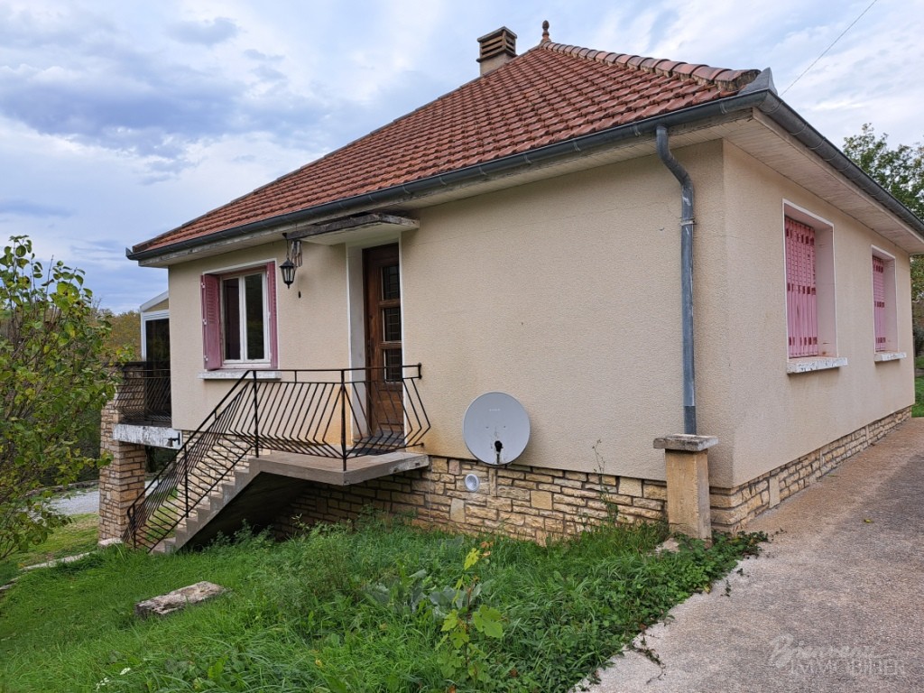 Maison d’habitation à rénover avec véranda, d’environ 80 m² sur sous-sol