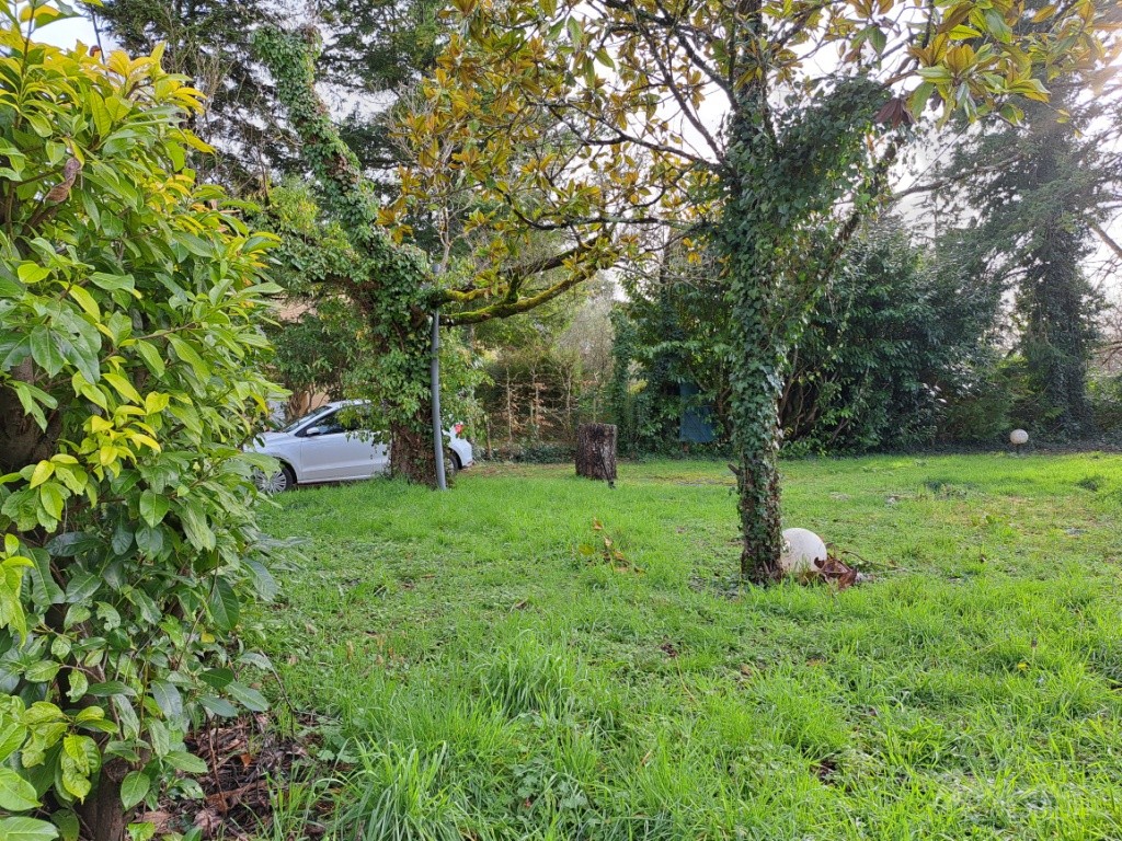 Charmante maison bourgeoise en pierre d’environ 115 m² habitables sur 2 niveaux à finir de rénover