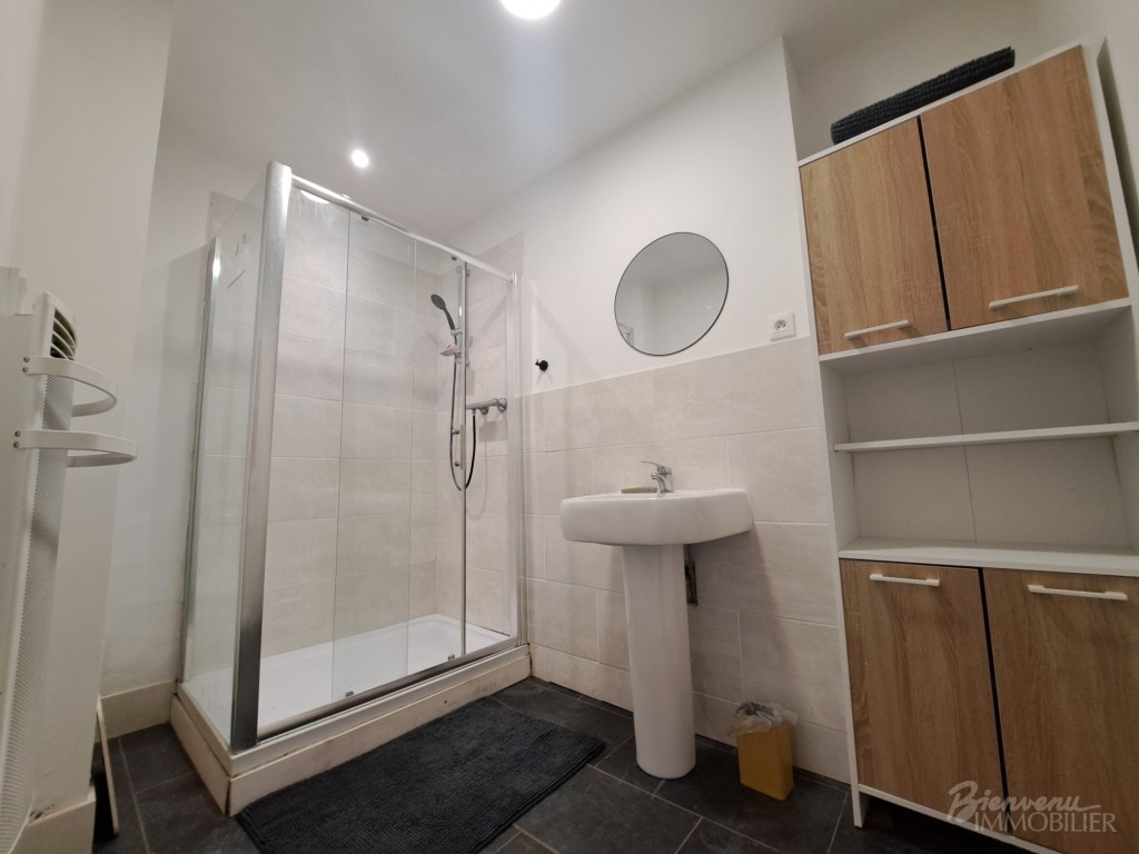 Charmante maison bourgeoise en pierre d’environ 115 m² habitables sur 2 niveaux à finir de rénover