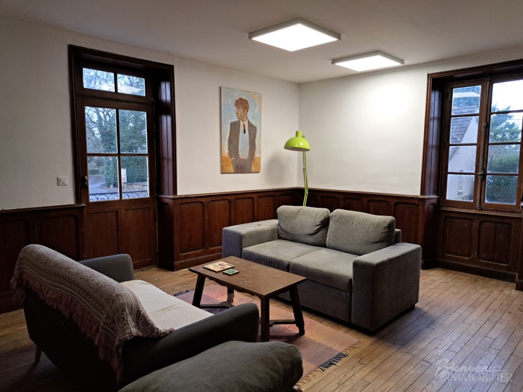 Charmante maison bourgeoise en pierre d’environ 115 m² habitables sur 2 niveaux à finir de rénover