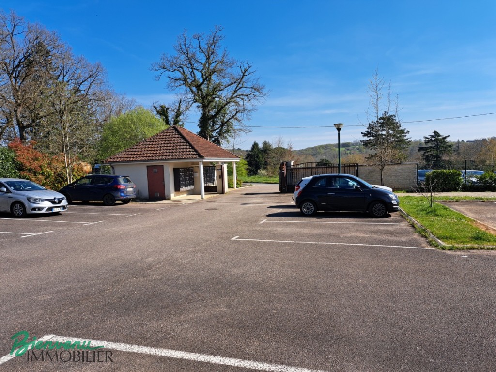 Bel appartement lumineux de 55 m², de type T3 disponible, entièrement refait à neuf.