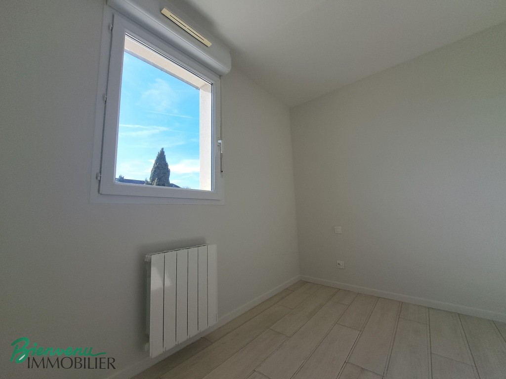 Bel appartement lumineux de 55 m², de type T3 disponible, entièrement refait à neuf.