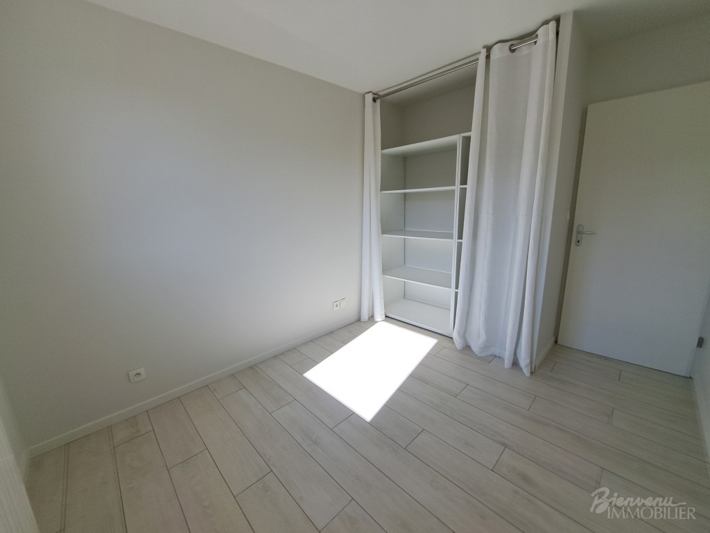 Bel appartement lumineux de 55 m², de type T3 disponible, entièrement refait à neuf.