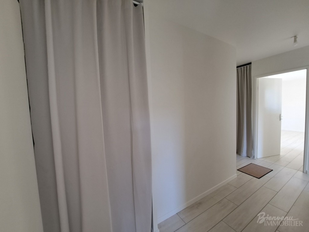 Bel appartement lumineux de 55 m², de type T3 disponible, entièrement refait à neuf.