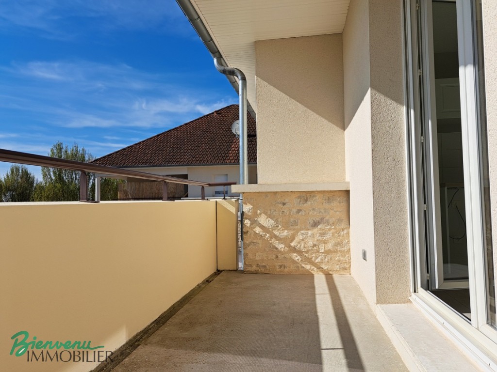 Bel appartement lumineux de 55 m², de type T3 disponible, entièrement refait à neuf.