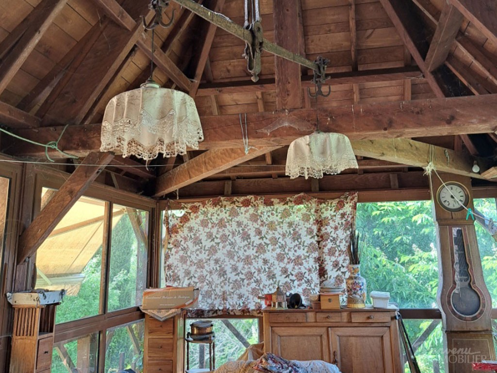 Jolie Maison de 1850 en pierre avec pigeonnier d’environ 150 m² au sol sur 3 niveaux sur un joli  terrain paysagé et verdoyant.