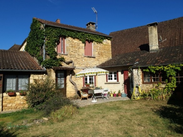 Charmante maison en pierre ancienne, d’environ 90 m² habitables sur 2 niveaux