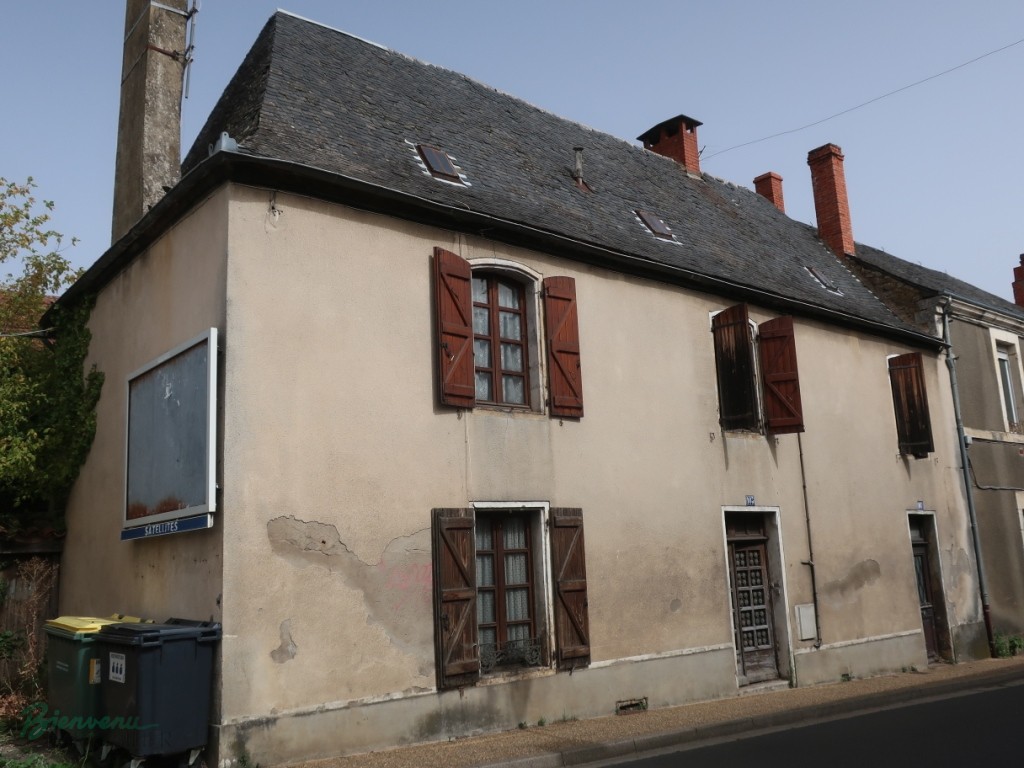 Maison bourgeoise en pierre à restaurer, d’environ 130 m², sur 2 niveaux,