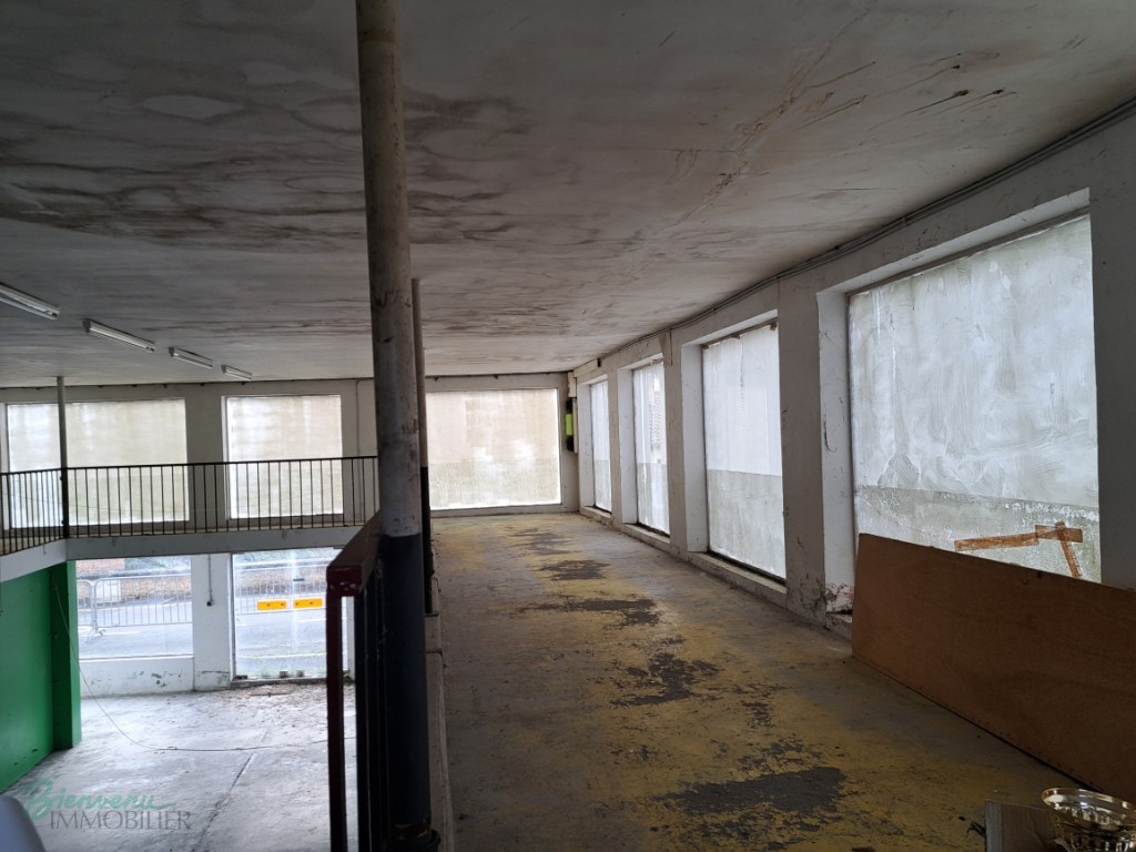Bâtiment de 180m2, idéal pour commerce, création d’appartements