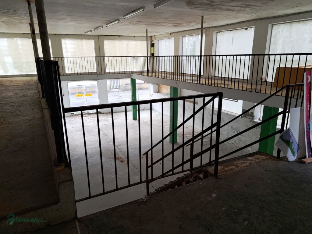 Bâtiment de 180m2, idéal pour commerce, création d’appartements