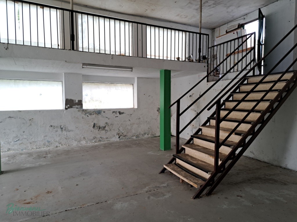 Bâtiment de 180m2, idéal pour commerce, création d’appartements