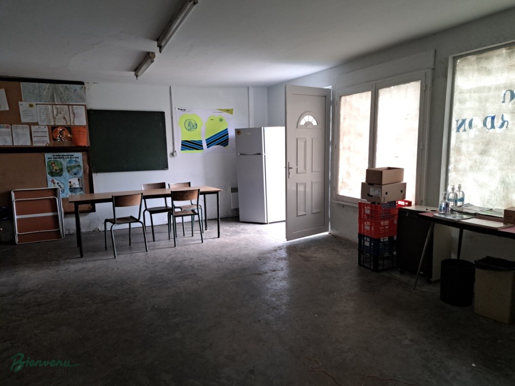 Bâtiment de 180m2, idéal pour commerce, création d’appartements