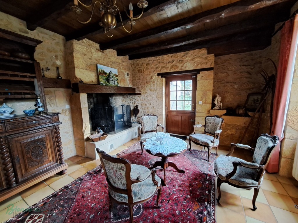 Bel ensemble immobilier avec Charmante maison principale en pierre, d’environ 155 m² habitables, et Gîte d’environ 65 m² habitables