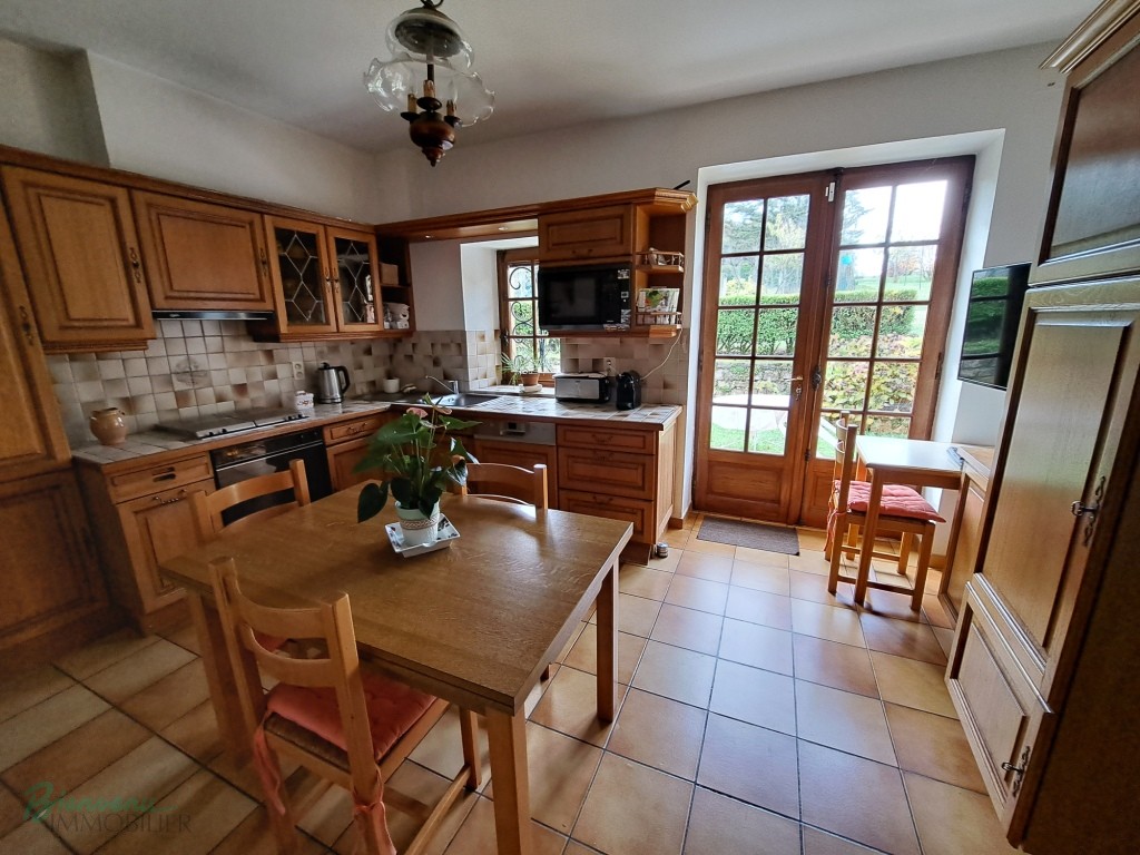 Bel ensemble immobilier avec Charmante maison principale en pierre, d’environ 155 m² habitables, et Gîte d’environ 65 m² habitables