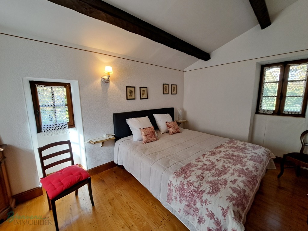 Bel ensemble immobilier avec Charmante maison principale en pierre, d’environ 155 m² habitables, et Gîte d’environ 65 m² habitables