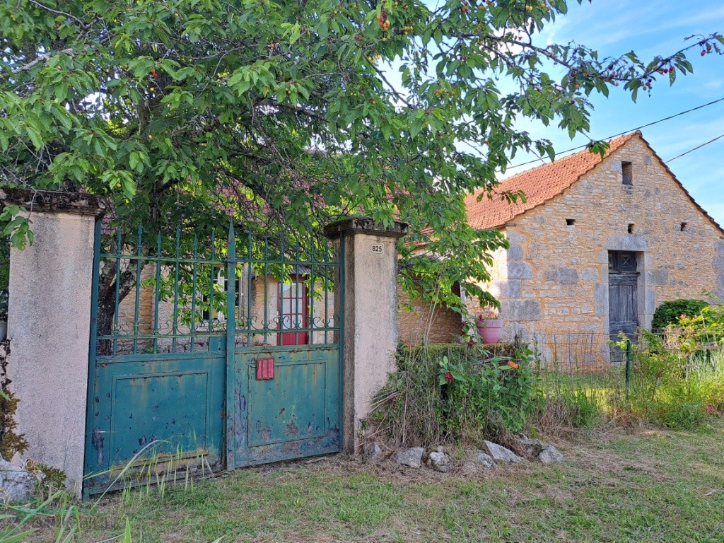 Charmante maison en pierre à rénover, d’environ 105 m² habitables,