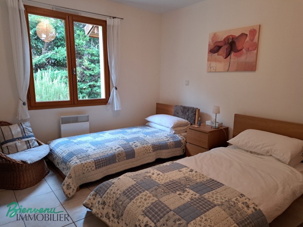 Jolie maison de plain pied avec de belles vues, proche des commerces