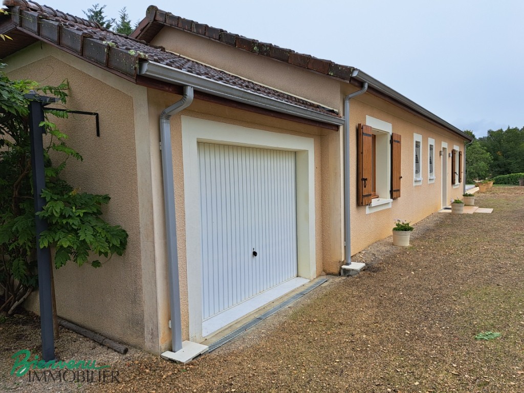 Jolie maison de plain pied avec de belles vues, proche des commerces