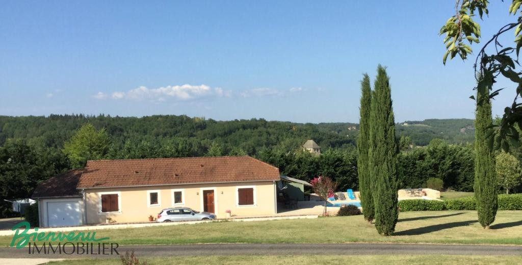 Jolie maison de plain pied avec de belles vues, proche des commerces